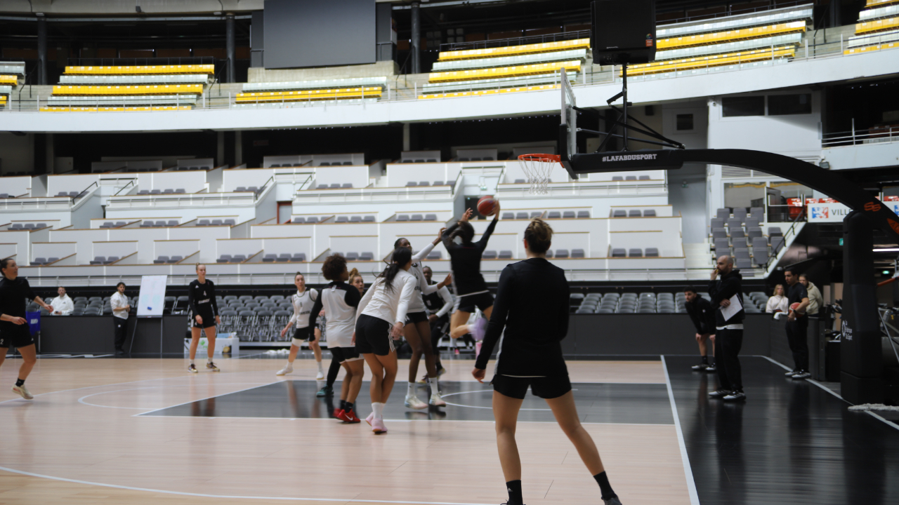 Les joueuses de l’ASVEL féminin en dédicace dans ce centre commercial de Lyon