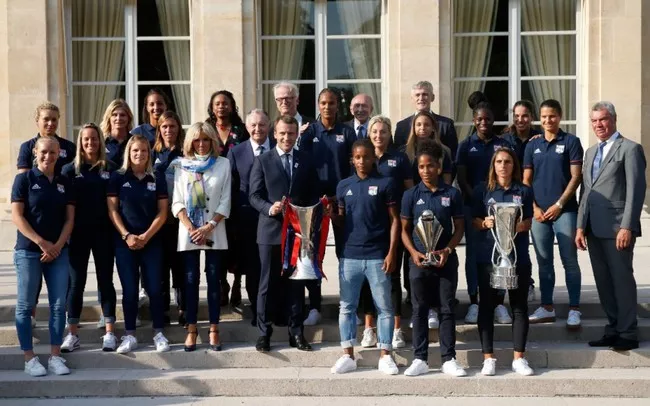 Les footballeuses de l'OL félicitées par le Président de la République hier