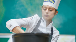 Le lyonnaise Naïs Pirollet concourra pour la finale du Bocuse d'Or à Lyon !
