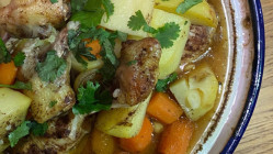 La recette de l'été : le tajine de poulet abricot amande