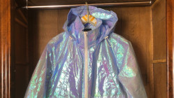 Paillettes, pulls chauds et manteaux : un pop-up vintage à Lyon à l’occasion de la Fête des Lumières