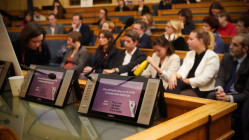 "Il reste tant &agrave; faire" : une d&eacute;put&eacute;e du Rh&ocirc;ne fait tester une s&eacute;ance d&rsquo;&eacute;ducation &agrave; la sexualit&eacute; &agrave; l&rsquo;Assembl&eacute;e nationale