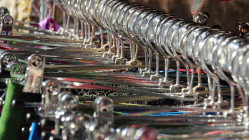 Plus de 10 000 v&ecirc;tements et accessoires vintage mis en vente lors d&rsquo;une m&eacute;ga friperie &agrave; Lyon