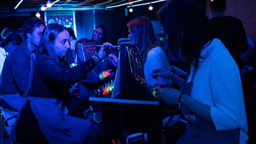 Peindre dans le noir, le nouveau concept qui débarque à Lyon