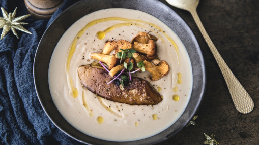 La recette du mois de d&eacute;cembre : velout&eacute; de ch&acirc;taignes, girolles et foie gras po&ecirc;l&eacute;