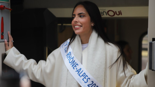 "Un nouveau tournant dans ma vie" : cette ancienne Miss Rhône-Alpes élue conseillère d'arrondissement près de Lyon "Un nouveau tournant dans ma vie" : cette ancienne Miss Rhône-Alpes élue conseillère d'arrondissement près de Lyon