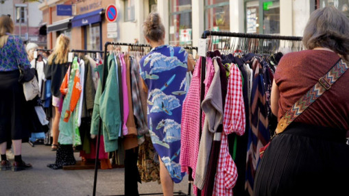 Un grand vide-dressing de vêtements de seconde main dédié aux grandes tailles à Lyon Un grand vide-dressing de vêtements de seconde main dédié aux grandes tailles à Lyon