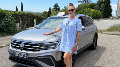 "Offrir un transport où chacun se sent en sécurité" : la Lyonnaise Amelia Moiroud lance un service de taxi médicalisé inclusif "Offrir un transport où chacun se sent en sécurité" : la Lyonnaise Amelia Moiroud lance un service de taxi médicalisé inclusif