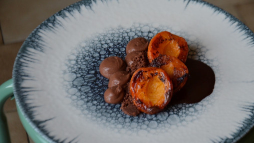 La recette de l'&eacute;t&eacute; : Dessert chocolat, abricots et romarin
