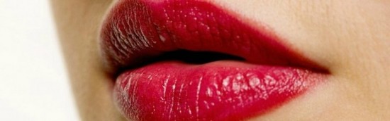 Le rouge à lèvres rouge, histoire d'un produit cosmétique phare et sensuel