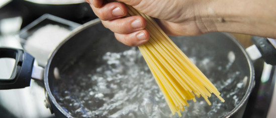 Découvrez la raison pour laquelle il ne faut pas jeter l'eau des pâtes