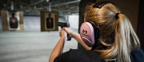 États-Unis : les femmes aiment de plus en plus les armes