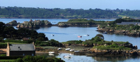 BRÉHAT : UN JARDIN BRETON BRÉHAT : UN JARDIN BRETON