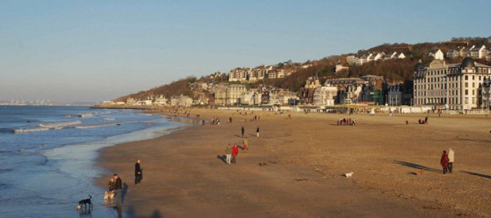 Trouville et Deauville dans les pas
de Valérie Bonneton Trouville et Deauville dans les pas
de Valérie Bonneton