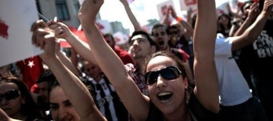 Turquie : les femmes en tête de manif Turquie : les femmes en tête de manif