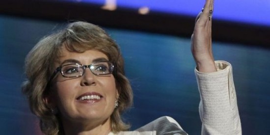 Une ex-élue du Congrès, survivante d'une fusillade, s'attaque aux armes Une ex-élue du Congrès, survivante d'une fusillade, s'attaque aux armes