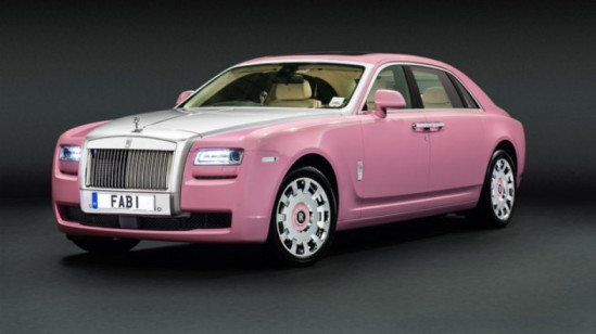 INSOLITE : UNE ROLLS-ROYCE ROSE POUR LA BONNE CAUSE INSOLITE : UNE ROLLS-ROYCE ROSE POUR LA BONNE CAUSE