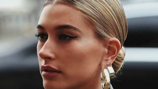 Voici comment réaliser un sleek bun impeccable !