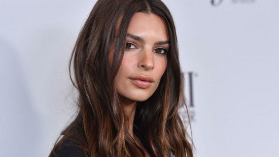 Emily Ratajkowski accuse le chanteur Robin Thicke d'attouchements sexuels !