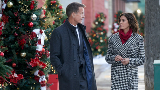 Voici les premières images du film de Noël avec Teri Hatcher et James Denton !