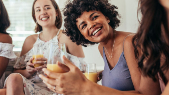 Des cafés-rencontre entre futures et jeunes mamans débarquent près de Lyon !