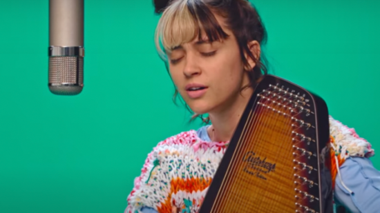 La chanteuse lyonnaise Pomme fait son retour sur le devant de la scène