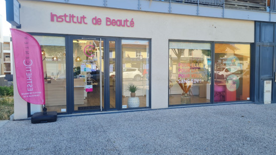 La salon de beauté "Esthetic Center" de Sathonay Camp fête son inauguration