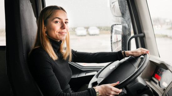 Audrey est devenue conductrice de camion : " Mes collègues étaient très surpris mais dans le bon sens !"