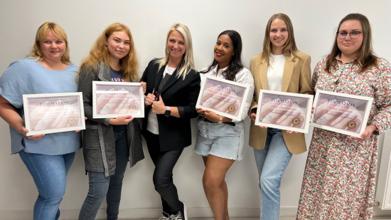 Lyon : elle forme gratuitement des réfugiées ukrainiennes au métier de prothésiste ongulaire