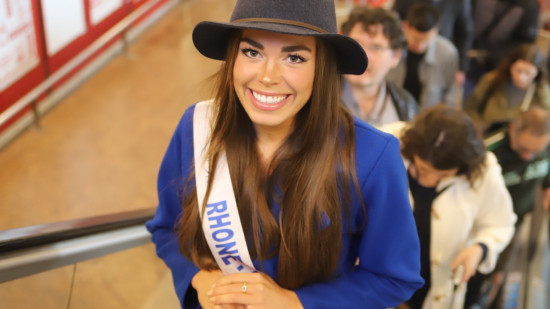 Miss France 2023 : découvrez la photo officielle d’Esther Coutin, Miss Rhône-Alpes 2022 ! Miss France 2023 : découvrez la photo officielle d’Esther Coutin, Miss Rhône-Alpes 2022 !