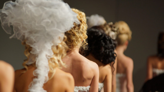 Près de Lyon : un grand défilé de mode au milieu d’un marché aux fleurs ce week-end !