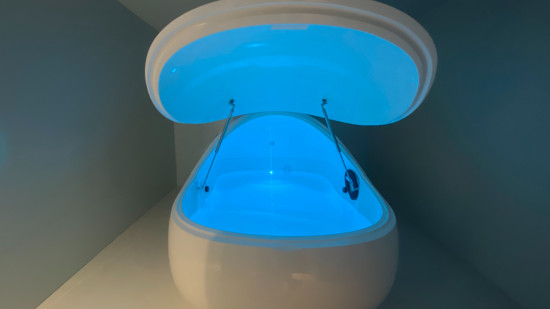 On a testé : la flottaison en isolation sensorielle