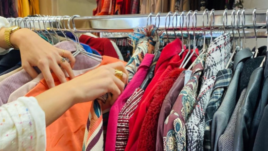 Lyon : une friperie géante s'installe sur un rooftop de Confluence le temps d'une soirée Lyon : une friperie géante s'installe sur un rooftop de Confluence le temps d'une soirée