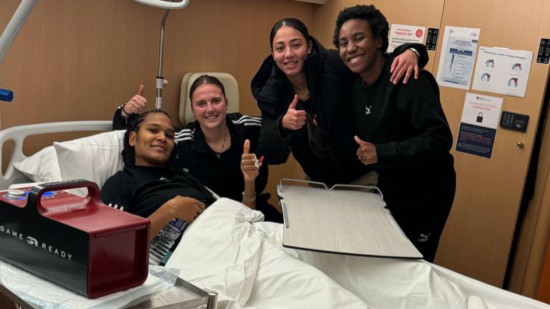 Wendie Renard opérée à Lyon : ses coéquipières lui rendent visite à l'hôpital