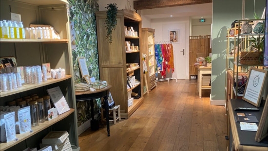 Un défilé de mode en extérieur pour célébrer l’ouverture d’une boutique à Lyon