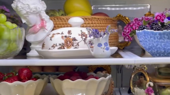 C'est quoi le fridgescaping, la tendance aux millions de vues ?