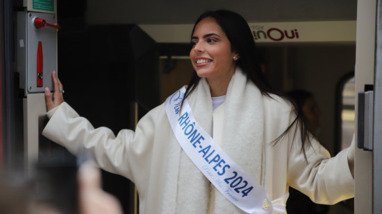 "Je pars avec l’objectif de ramener la couronne" : Alexcia Couly, Miss Rhône-Alpes 2024, en route pour l’aventure Miss France (PHOTOS)
