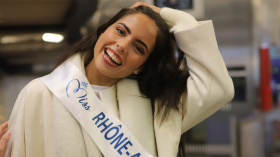 Miss France 2025 : découvrez les photos officielles d’Alexcia Couly, Miss Rhône-Alpes 2024