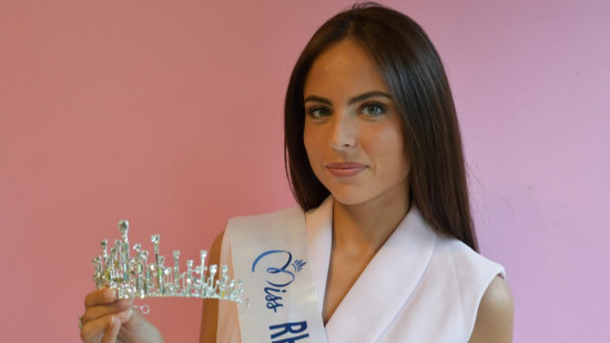 Miss France 2025 : de nouvelles photos officielles d’Alexcia Couly, Miss Rhône-Alpes 2024