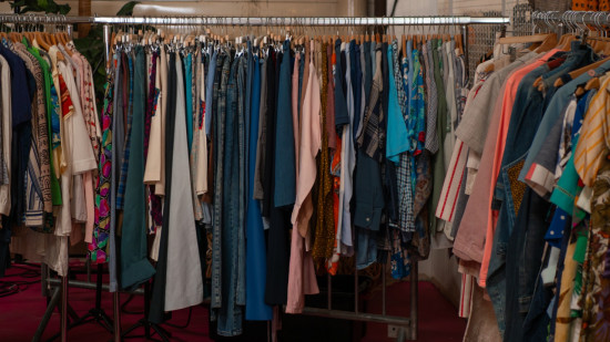 Avant la fermeture de la Cité des Halles de Lyon, cette boutique organise une grande braderie