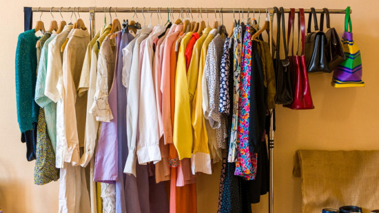 Un grand déstockage dans cette boutique avant la fermeture de la Cité des Halles de Lyon