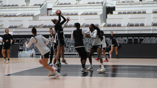 Les joueuses de l’ASVEL féminin prennent leurs marques au Palais des Sports de Gerland (PHOTOS)