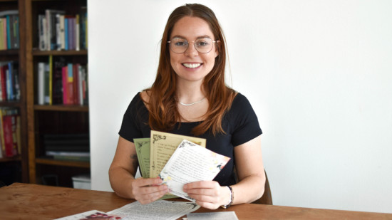 Cette Lyonnaise veut faire redécouvrir l’Histoire dans nos boîtes aux lettres