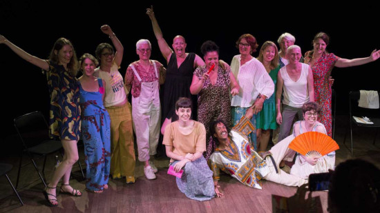 Atteintes d’un cancer, ces patientes relèvent le défi du stand-up à Lyon