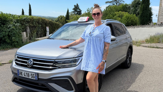 "Offrir un transport o&ugrave; chacun se sent en s&eacute;curit&eacute;" : la Lyonnaise Amelia Moiroud lance un service de taxi m&eacute;dicalis&eacute; inclusif