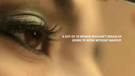 MINI LUTTE CONTRE LE MAQUILLAGE AU VOLANT MINI LUTTE CONTRE LE MAQUILLAGE AU VOLANT