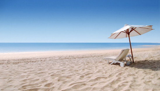 LES INDISPENSABLES À METTRE DANS VOTRE SAC DE PLAGE ! LES INDISPENSABLES À METTRE DANS VOTRE SAC DE PLAGE !