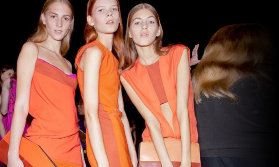 ON VITAMINE NOS LOOKS AVEC DE L'ORANGE ON VITAMINE NOS LOOKS AVEC DE L'ORANGE