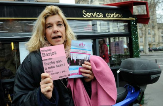 Le livre «Touche pas à mon sexe» de Frigide Barjot retiré de la vente Le livre «Touche pas à mon sexe» de Frigide Barjot retiré de la vente