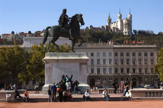 LES NOUVELLES INSTALLATIONS DE LA PLACE BELLECOUR INAUGUREES CE MERCREDI